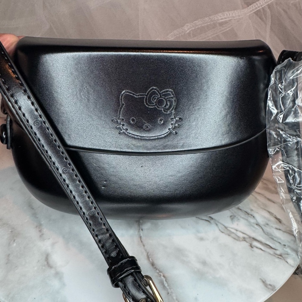Hello Kitty Black Shoulder Bag - Picture 2 of 8